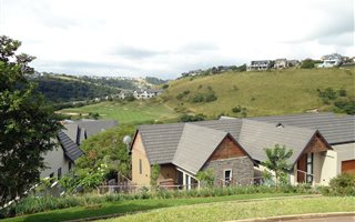 1122 m² Land available in Cotswold Downs Estate