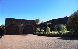3 Bedroom House in Signal Hill