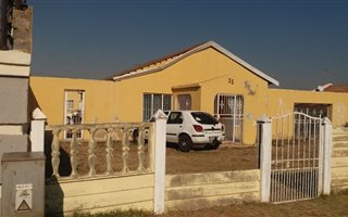 8 Bedroom House in Lawley