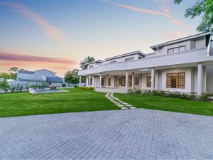 5 Bed House in Bryanston