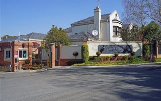 4 Bedroom Cluster in Melrose