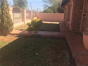 2 Bedroom House in Paardekraal