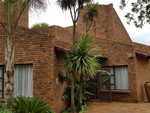 4 Bed House in Dersley
