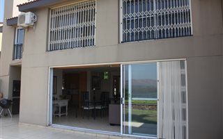 4 Bedroom Townhouse in Kosmos