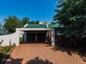 4 Bed House in Kloofendal