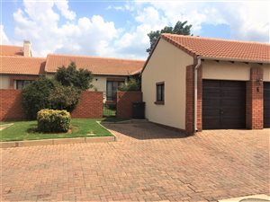 3 Bed Townhouse in Rietvlei Heights Country Estate