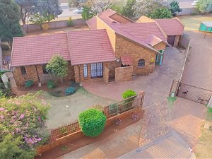 4 Bed House in Pierre van Ryneveld
