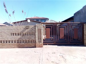 2 Bed House in Protea North