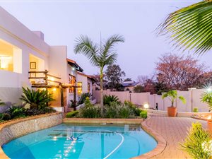 4 Bed House in Lynnwood Manor