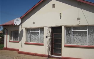 2 Bedroom House in Vryburg