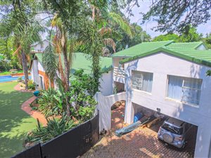 12 Bed House in Robin Hills