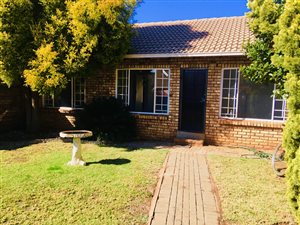2 Bed Townhouse in Rooihuiskraal North