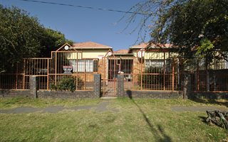 10 Bedroom House in Kenilworth