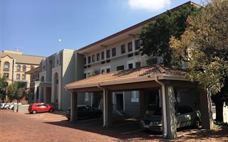 90 m² Commercial space in Hyde Park