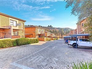 3 Bed Townhouse in Helderkruin