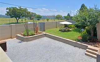 4 Bedroom House in Dewetshof