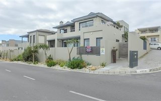 5 Bedroom House in Big Bay