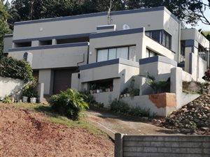 4 Bed House in Trafalgar