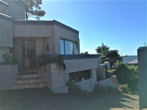 5 Bed House in Trafalgar