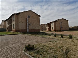 2 Bed Townhouse in Lenasia South
