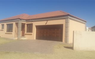 3 Bedroom House in Jackaroo Park