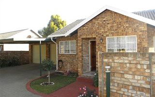 3 Bedroom Townhouse in Doornpoort and surrounds