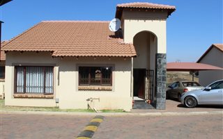 3 Bedroom Townhouse in Mondeor