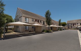 3 Bedroom Apartment in Longdown Estate