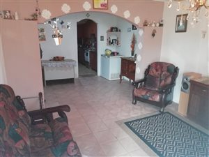 2 Bed House in Bombay Heights