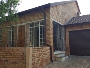 2 Bed Duplex in Rooihuiskraal