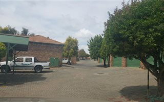 3 Bedroom Simplex in Clubview