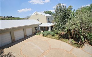 7 Bedroom House in Pinehaven