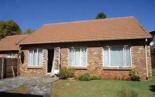 3 Bedroom Simplex in Rietvalleirand