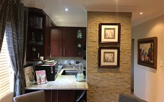2 Bedroom Apartment in Rietvalleirand