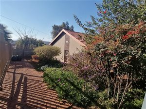 4 Bed House in Noordheuwel