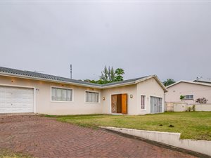 4 Bed House in Stanger Manor