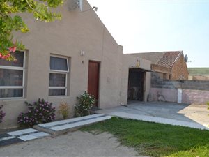 3 Bed House in Malibu Village