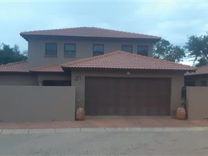 4 Bed House in Rietvalleirand