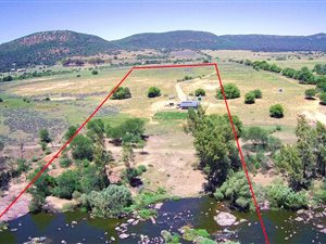 2.2 ha Farm in Parys