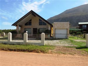 3 Bed House in Bettys Bay
