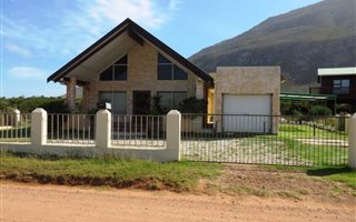 3 Bedroom House in Bettys Bay