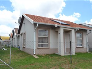 2 Bedroom Townhouse in Randfontein Central