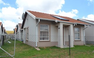 2 Bedroom Townhouse in Randfontein Central