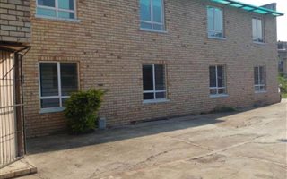10 Bedroom House in Sea Cow Lake