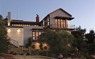 4 Bedroom House in Woodland Hills