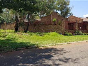 813 m² Land available in Pollak Park