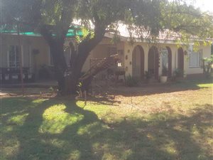 8 ha Farm with House in Rustenburg North
