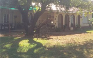 8 ha Farm with House in Rustenburg North