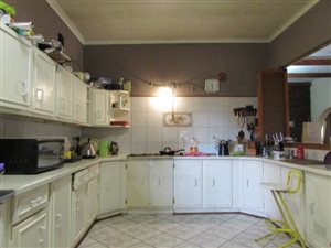 4 Bed House in Edelweiss