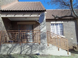 3 Bed Townhouse in Mooikloof Ridge